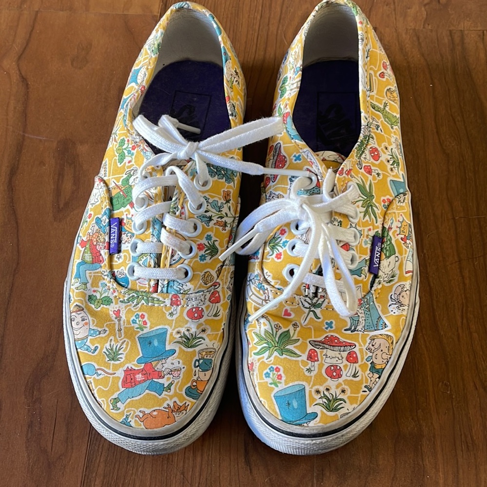 Limited Edition Vans Alice in Wonderland shoes size 8.5